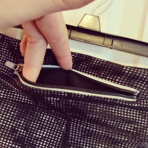 Athleta athletic cropped leggings size medium black and gray - Picture 4 of 8